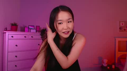 Snapshot of jocelyn_lane chatting on 03.05.25 Amina online show from 03.05.25