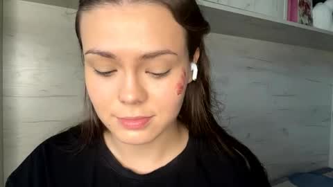 Snapshot of jodeesolarz chatting on 04.22.26 Mila online show from 04.22.26