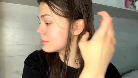Snapshot of jodeesolarz chatting on 04.30.26 Mila online show from 04.30.26