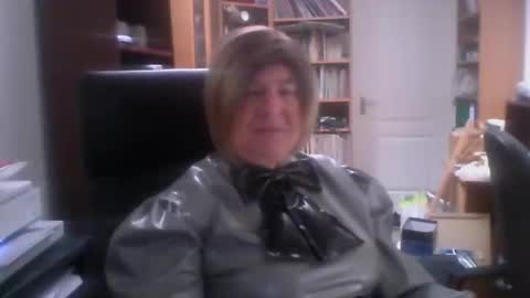 Snapshot of joelatex chatting on 10.15.25 Joelatex online show from 10.15.25