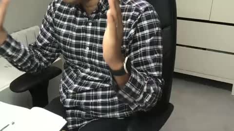 Snapshot of joeshades21 chatting on 02.14.25 joeshades21 online show from 02.14.25