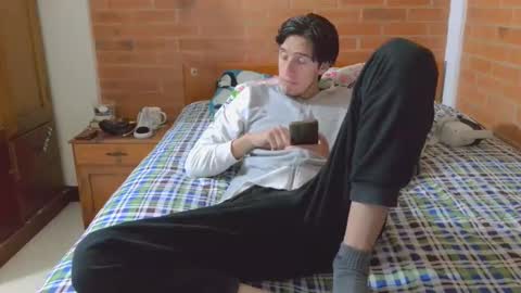 Snapshot of johan70nsexy chatting on 03.20.26 johan70nsexy online show from 03.20.26