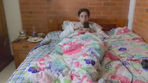 Snapshot of johan70nsexy chatting on 03.25.26 johan70nsexy online show from 03.25.26