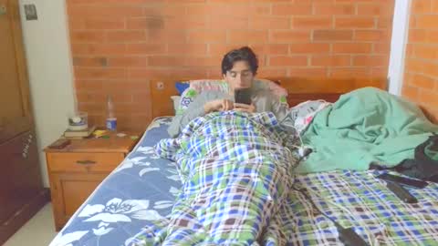 Snapshot of johan70nsexy chatting on 03.27.26 johan70nsexy online show from 03.27.26