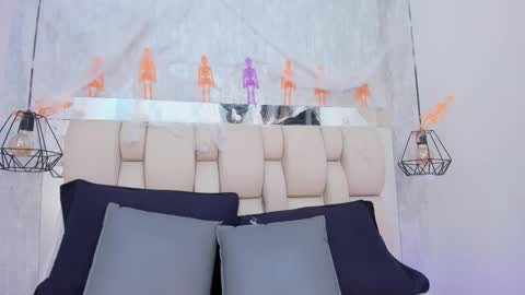 Johan  online show from 10.25.25