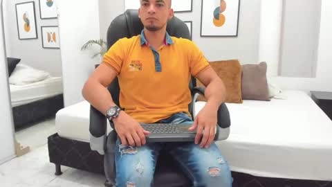 Snapshot of johan_miller1 chatting on 11.28.25 johan online show from 11.28.25