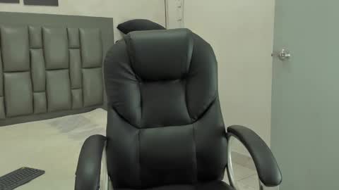 Snapshot of johan_miller1 chatting on 12.04.25 johan online show from 12.04.25