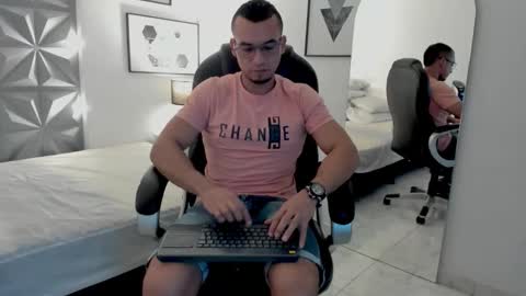 Snapshot of johan_miller1 chatting on 12.15.25 johan online show from 12.15.25