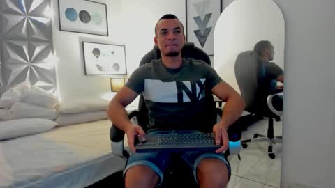 Snapshot of johan_miller1 chatting on 12.16.25 johan online show from 12.16.25