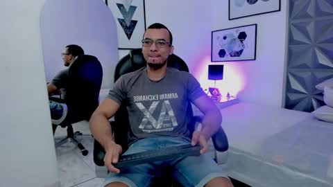 Snapshot of johan_miller1 chatting on 12.19.25 johan online show from 12.19.25