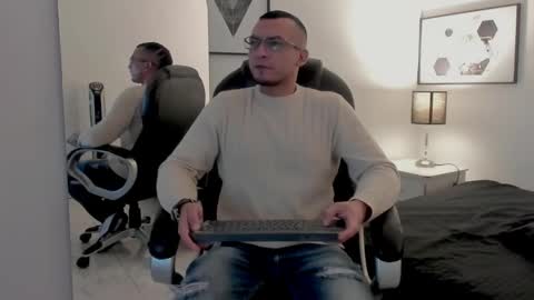 Snapshot of johan_miller1 chatting on 12.22.25 johan online show from 12.22.25