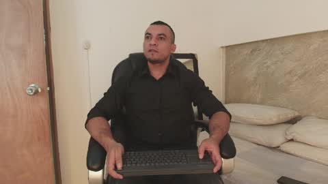 Snapshot of johan_miller1 chatting on 03.30.26 johan online show from 03.30.26