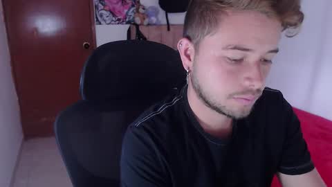 JOHAN independient model online show from 10.30.25