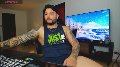 Snapshot of johatsu chatting on 10.29.25 King - online show from 10.29.25