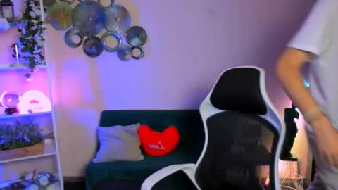 Snapshot of john_lik chatting on 05.25.26 John online show from 05.25.26