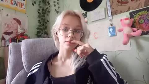 Snapshot of johnettareynero chatting on 04.05.26 Toi online show from 04.05.26