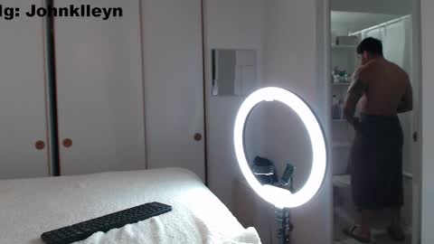 Snapshot of johnklleyn chatting on 03.25.26 john online show from 03.25.26