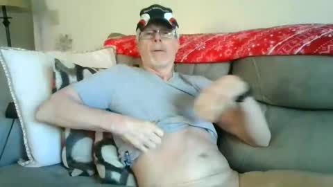 Snapshot of johnnyrocket12345678 chatting on 11.16.25 johnnyrocket12345678 online show from 11.16.25