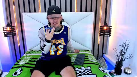 johnsonisaac94  online show from 03.05.25