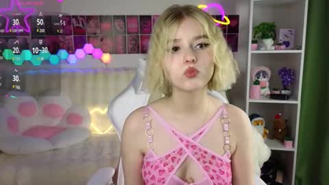 Snapshot of joice_queen chatting on 03.07.25 Paula online show from 03.07.25