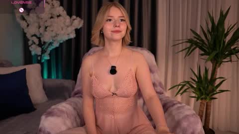 Snapshot of joice_queen chatting on 09.21.25 Paula online show from 09.21.25