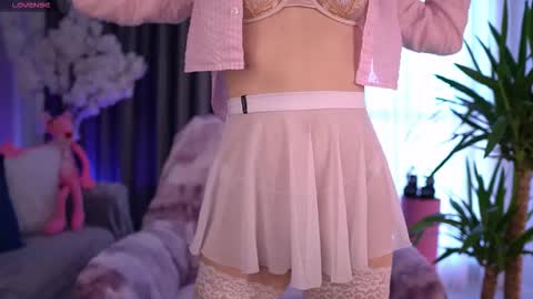 Snapshot of joice_queen chatting on 11.29.25 Paula online show from 11.29.25