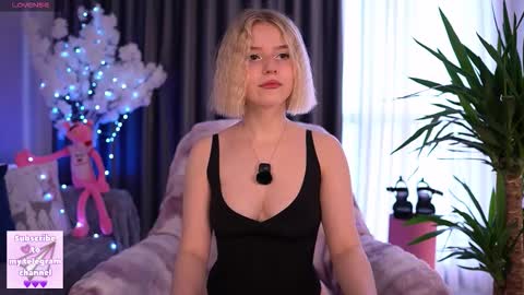 Snapshot of joice_queen chatting on 12.15.25 Paula online show from 12.15.25