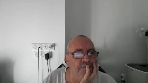 Snapshot of jojo04800 chatting on 11.03.25 jojo04800 online show from 11.03.25