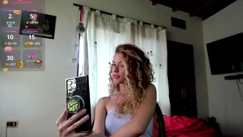Snapshot of jolie_reyes1 chatting on 12.22.24 jolie_reyes1 online show from 12.22.24