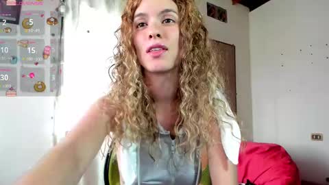 Snapshot of jolie_reyes1 chatting on 02.21.25 jolie_reyes1 online show from 02.21.25