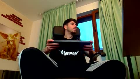 Snapshot of jonahshaw chatting on 09.30.25 JonahShaw online show from 09.30.25