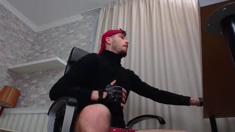 Snapshot of jonahshaw chatting on 10.12.25 JonahShaw online show from 10.12.25