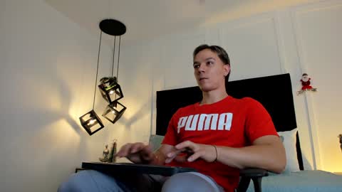Jonathan Danielss  online show from 12.03.24