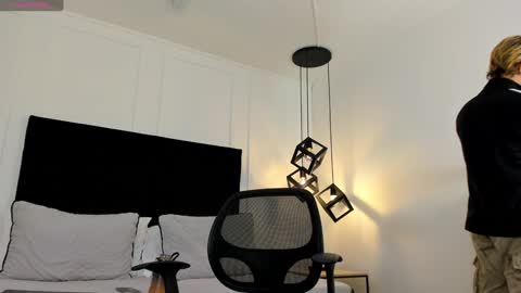 Jonathan Danielss  online show from 01.25.25