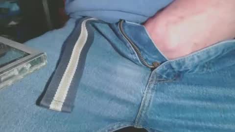 Snapshot of joncpics chatting on 12.18.25 joncpics online show from 12.18.25