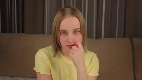 Snapshot of jonnienita chatting on 02.27.26 Alice online show from 02.27.26