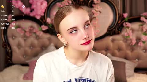 Snapshot of jonnienita chatting on 03.08.26 Alice online show from 03.08.26