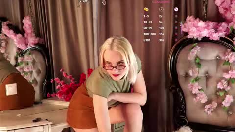 Snapshot of jonnienita chatting on 03.24.26 Alice online show from 03.24.26