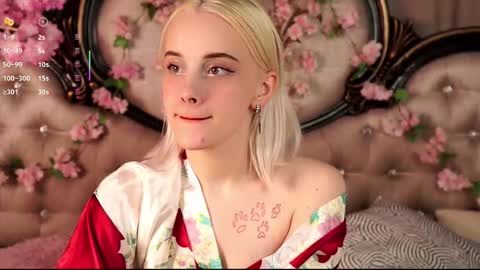 Snapshot of jonnienita chatting on 03.25.26 Alice online show from 03.25.26