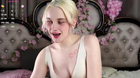 Snapshot of jonnienita chatting on 03.28.26 Alice online show from 03.28.26