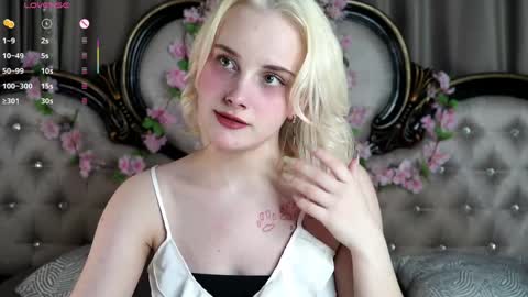 Snapshot of jonnienita chatting on 03.29.26 Alice online show from 03.29.26