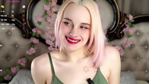 Snapshot of jonnienita chatting on 04.03.26 Alice online show from 04.03.26