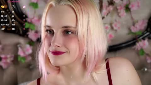 Snapshot of jonnienita chatting on 04.06.26 Alice online show from 04.06.26