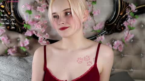 Snapshot of jonnienita chatting on 04.07.26 Alice online show from 04.07.26