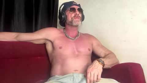 Snapshot of jonnycockfill chatting on 10.04.25 Jonny Cockfill online show from 10.04.25