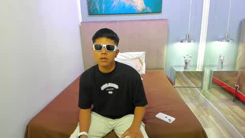 Snapshot of jordan_frank chatting on 12.21.24 Jordan Frank online show from 12.21.24