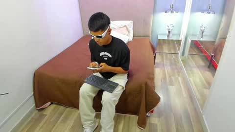 Snapshot of jordan_frank chatting on 12.21.24 Jordan Frank online show from 12.21.24