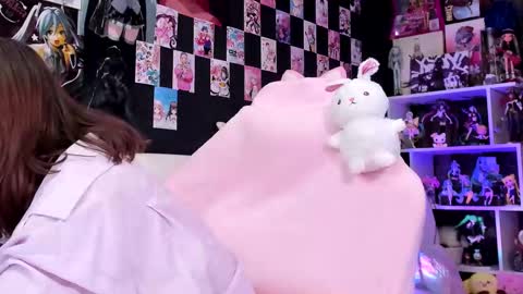 Snapshot of jorougumo chatting on 12.18.25 Rose online show from 12.18.25