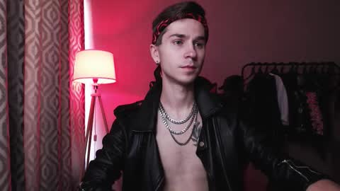 Snapshot of joseph__quinn chatting on 10.10.25 Master Joseph online show from 10.10.25