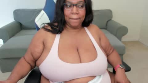 Snapshot of josie_kiss chatting on 12.12.24 Josie Kiss online show from 12.12.24